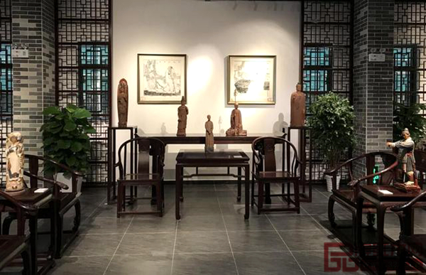 豪盛紅木精品紅木家具與陶藝品相互輝映 豪盛紅木精品紅木家具與陶藝品相互輝映