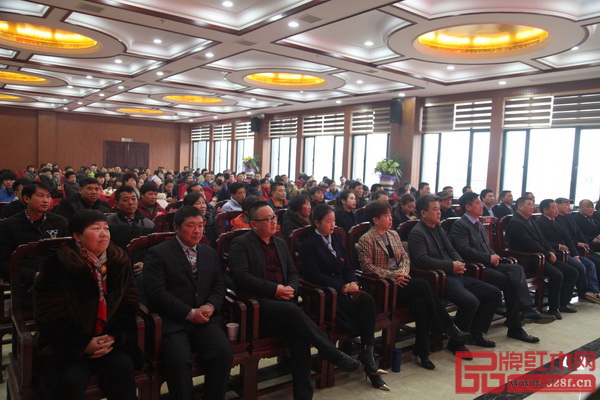 新明紅木全體員工參加2017年總結(jié)大會 新明紅木全體員工參加2017年總結(jié)大會