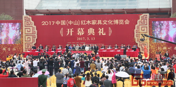  2017中山紅博會(huì)開(kāi)幕式現(xiàn)場(chǎng)人山人海 2017中山紅博會(huì)開(kāi)幕式現(xiàn)場(chǎng)人氣爆棚