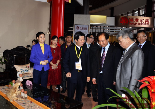 領(lǐng)導(dǎo)、大咖走訪(fǎng)中山紅博會(huì)展廳