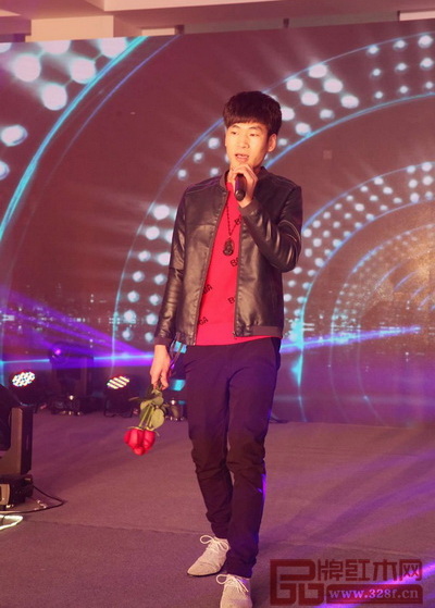 明堂紅木血檀車(chē)間伍天輝演唱《最美情侶》 明堂紅木血檀車(chē)間伍天輝演唱《最美情侶》