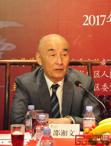 泰和園創(chuàng)始人、“絲翎檀雕”的研究發(fā)起者與推動(dòng)者邵湘文