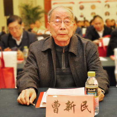 全聯(lián)民間文物藝術(shù)品商會(huì)藝術(shù)紅木家具專(zhuān)業(yè)委員會(huì)專(zhuān)家顧問(wèn)、中國(guó)紅木家具技術(shù)專(zhuān)家、《紅木家具通用技術(shù)條件》標(biāo)準(zhǔn)主要起草人曹新民： 