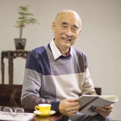 中國(guó)傳統(tǒng)工藝大師、全聯(lián)民間文物藝術(shù)品商會(huì)藝術(shù)紅木家具專(zhuān)業(yè)委員會(huì)主席團(tuán)主席、深圳泰和園董事長(zhǎng)邵湘文： 