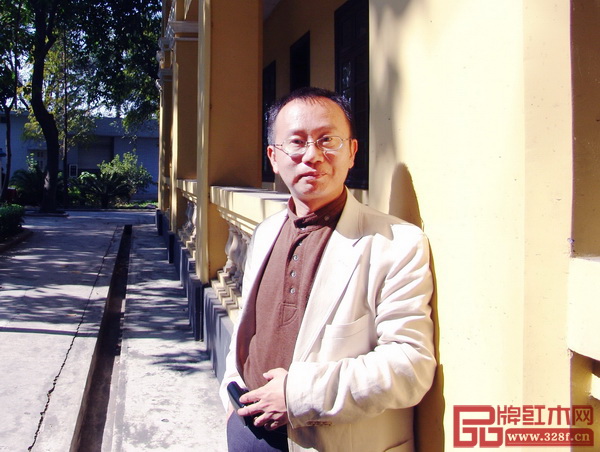 全聯(lián)藝術(shù)紅木家具專業(yè)委員會專家顧問、北京故宮博物院研究員周京南 全聯(lián)藝術(shù)紅木家具專業(yè)委員會專家顧問、北京故宮博物院研究員周京南