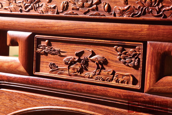 紅木家具雕刻細節(jié)包含了許多吉祥寓意（國壽紅木供圖）