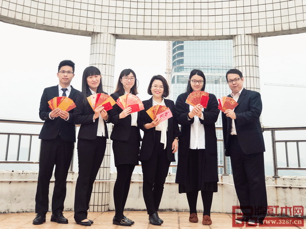 弘木傳媒編輯部全體員工恭祝全國紅木家具企業(yè)財(cái)運(yùn)亨通,2018年繼續(xù)做更專業(yè)的媒體報(bào)道 弘木傳媒編輯部全體員工恭祝全國紅木家具企業(yè)財(cái)運(yùn)亨通,2018年繼續(xù)做更專業(yè)的媒體報(bào)道