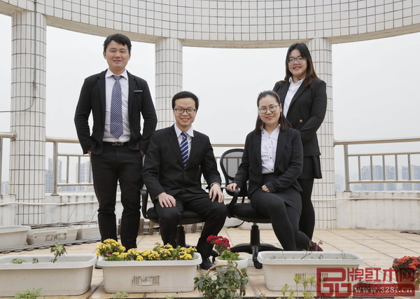 弘木傳媒東陽辦全體員工恭祝全國紅木家具企業(yè)財(cái)源廣進(jìn),2018年持續(xù)讓東陽紅木更深入人心 弘木傳媒東陽辦全體員工恭祝全國紅木家具企業(yè)財(cái)源廣進(jìn),2018年持續(xù)讓東陽紅木更深入人心