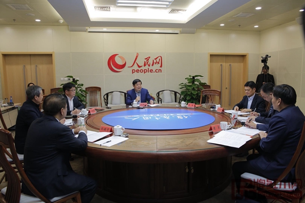 “健康中國(guó)人”系列論壇使用的紅木桌椅由明堂紅木提供 “健康中國(guó)人”系列論壇使用的紅木桌椅由明堂紅木提供