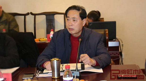 浙江省紅木產(chǎn)業(yè)協(xié)會(huì)秘書(shū)長(zhǎng)張光品講話