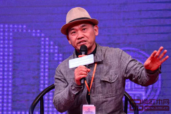 全聯(lián)藝術(shù)紅木家具專業(yè)委員會(huì)專家顧問(wèn)、家具行業(yè)資深學(xué)者王周指出紅木家具要做差異化設(shè)計(jì) 全聯(lián)藝術(shù)紅木家具專業(yè)委員會(huì)專家顧問(wèn)、家具行業(yè)資深學(xué)者王周指出紅木家具要做差異化設(shè)計(jì)