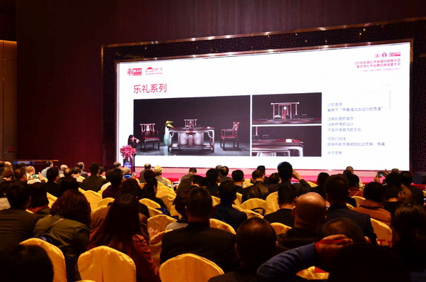 全新的產(chǎn)品,嶄新的形象讓在座的經(jīng)銷商眼前一亮。 全新的產(chǎn)品,嶄新的形象讓在座的經(jīng)銷商眼前一亮。