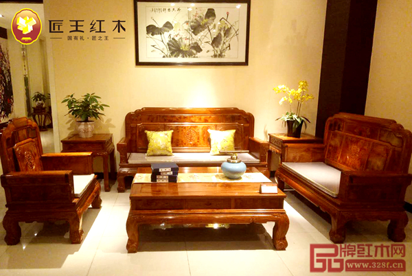 匠王紅木《報喜2號沙發(fā)》榮獲“2018匠心最美·新中式紅木家具金獎” 匠王紅木《報喜2號沙發(fā)》榮獲“2018匠心最美·新中式紅木家具金獎”