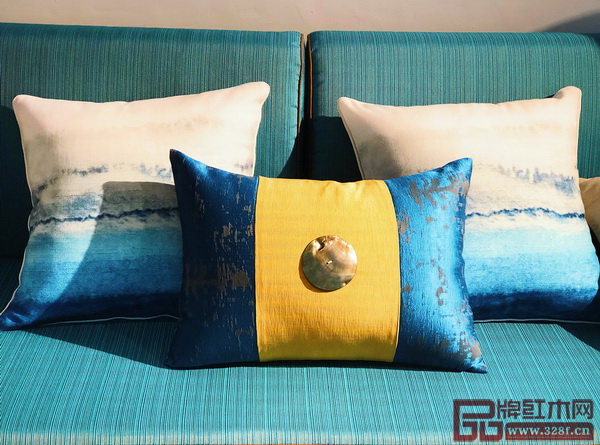 太古軒·寫意江南《雅仕沙發(fā)》細(xì)節(jié)精致優(yōu)雅 太古軒·寫意江南《雅仕沙發(fā)》細(xì)節(jié)精致優(yōu)雅