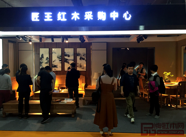 中山紅博會展會期間,匠王紅木展位人潮涌涌 中山紅博會展會期間,匠王紅木展位人潮涌涌