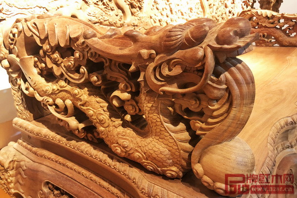 帝皇家具《大錦龍床》雕刻細節(jié) 帝皇家具《大錦龍床》雕刻細節(jié)