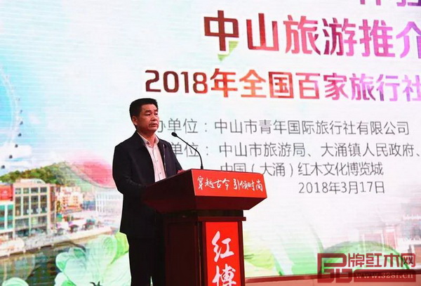 大涌鎮(zhèn)鎮(zhèn)長賀修虎上臺致詞 大涌鎮(zhèn)鎮(zhèn)長賀修虎上臺致詞