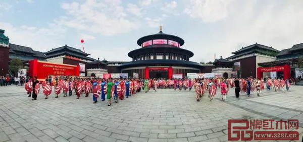 2018中山紅博會系列活動《中山旗袍傳承人》千人旗袍秀活動現(xiàn)場 2018中山紅博會系列活動《中山旗袍傳承人》千人旗袍秀活動現(xiàn)場