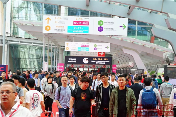 廣州家博會(huì)現(xiàn)場人山人海 廣州家博會(huì)現(xiàn)場人山人海