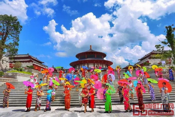 中山首屆千人旗袍巡演秀 中山首屆千人旗袍巡演秀(圖片來源:大涌發(fā)布) 中山首屆千人旗袍巡演秀 中山首屆千人旗袍巡演秀(圖片來源:大涌發(fā)布)