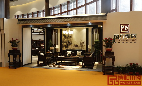 中山國方家居展廳充滿中式的沉穩(wěn)雅致，裝飾色調(diào)與家具相互映襯，和諧美觀。