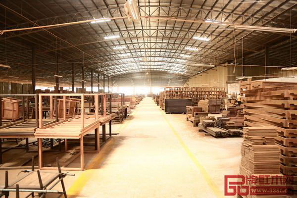 開好的木料也有序擺放,每根木料受力均勻、不變形 開好的木料也有序擺放,每根木料受力均勻、不變形