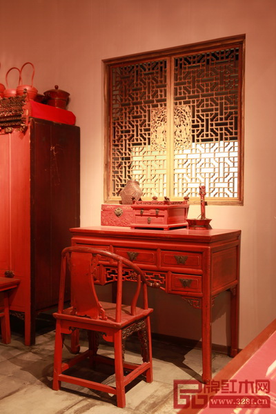 圖10房前桌、圈椅場景