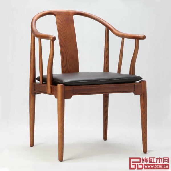  丹麥設(shè)計(jì)師漢斯·魏格納借鑒明式家具圈椅設(shè)計(jì)的“China-Chair”