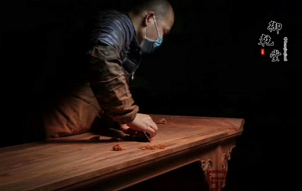 御乾堂紅木精雕細(xì)琢造就精品