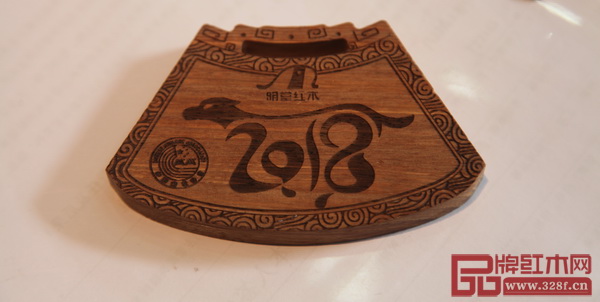 橫馬完賽獎牌設(shè)計上采用了許多古典元素,古色古香 橫馬完賽獎牌設(shè)計上采用了許多古典元素,古色古香