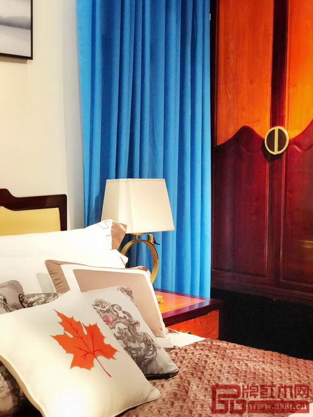  很多紅木家具品牌，尤其是做新中式風格產(chǎn)品的，展館都格外重視整體軟裝