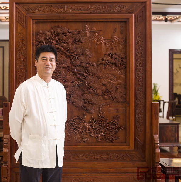 中國藝術(shù)紅木家具傳承人獲得者、中國傳統(tǒng)工藝大師、新明紅木董事長張新民