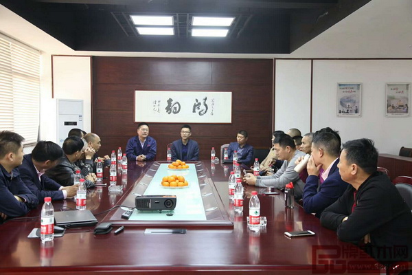 東陽市畫水鎮(zhèn)領(lǐng)導(dǎo)組織當(dāng)?shù)仄髽I(yè)參觀豪族旺家節(jié)能環(huán)保工作 東陽市畫水鎮(zhèn)領(lǐng)導(dǎo)組織當(dāng)?shù)仄髽I(yè)參觀豪族旺家節(jié)能環(huán)保工作