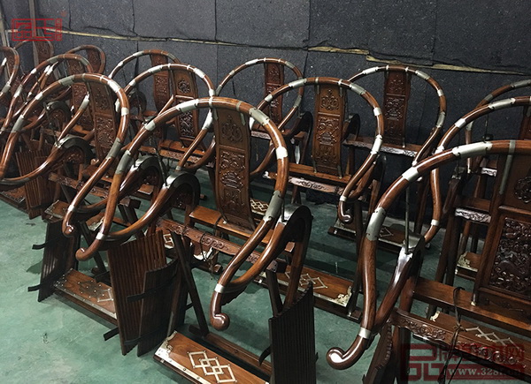 交椅在區(qū)氏臻品烘干車間進行烘干 交椅在區(qū)氏臻品烘干車間進行烘干