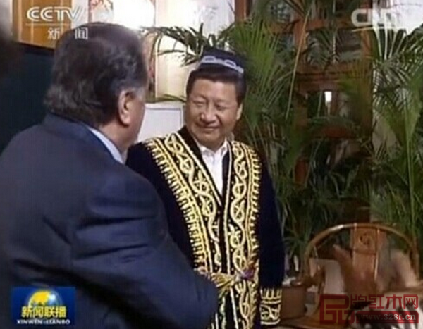 黃花梨制明式交椅作為國禮贈(zèng)予塔吉克斯坦總統(tǒng)拉赫蒙 黃花梨制明式交椅作為國禮贈(zèng)予塔吉克斯坦總統(tǒng)拉赫蒙