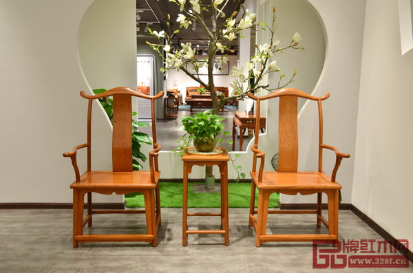 伍氏大觀園《緬甸花梨新款官帽椅》 伍氏大觀園《緬甸花梨新款官帽椅》