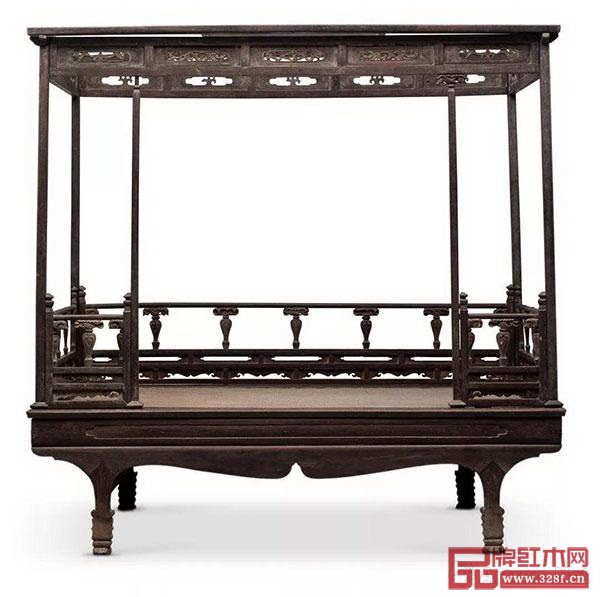 “陳增弼古典家具研究文獻(xiàn)及藏品展”展品之一——《明 鐵力斗拱式圍子箭腿架子床》 “陳增弼古典家具研究文獻(xiàn)及藏品展”展品之一——《明 鐵力斗拱式圍子箭腿架子床》