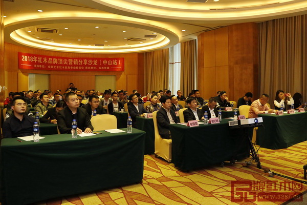 全聯(lián)藝術(shù)紅木家具專業(yè)委員會會員企業(yè)領(lǐng)袖、品牌紅木VIP客戶、紅木行業(yè)精英等共同參與了此次分享 全聯(lián)藝術(shù)紅木家具專業(yè)委員會會員企業(yè)領(lǐng)袖、品牌紅木VIP客戶、紅木行業(yè)精英等共同參與了此次分享