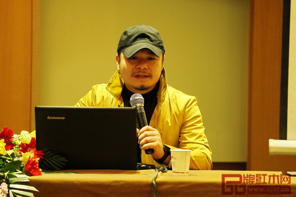 楊六營銷策劃創(chuàng)始人、品牌記憶傳播符號創(chuàng)始人楊六進(jìn)行分享 楊六營銷策劃創(chuàng)始人、品牌記憶傳播符號創(chuàng)始人楊六進(jìn)行分享