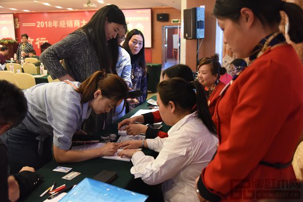 訂貨會(huì)現(xiàn)場(chǎng)一片火爆 訂貨會(huì)現(xiàn)場(chǎng)一片火爆