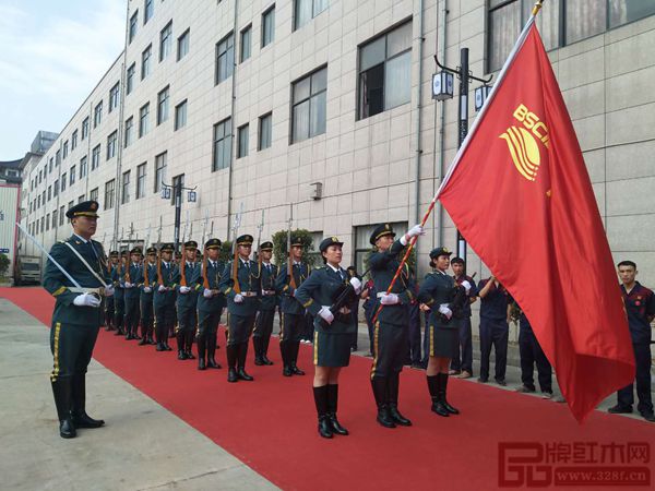 儀仗隊舉行檢閱儀式 儀仗隊舉行檢閱儀式