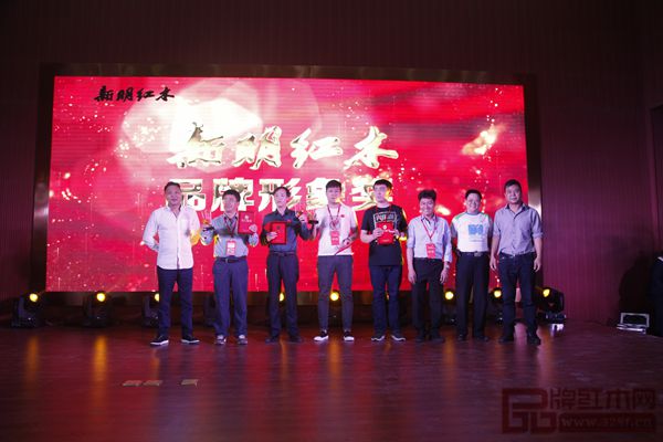 品牌形象獎獲得者與頒獎嘉賓合影 品牌形象獎獲得者與頒獎嘉賓合影