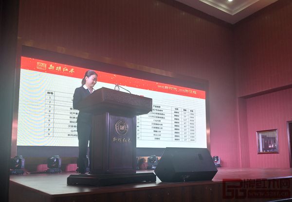 新明紅木營銷經(jīng)理魯成宣布優(yōu)惠政策 新明紅木營銷經(jīng)理魯成宣布優(yōu)惠政策