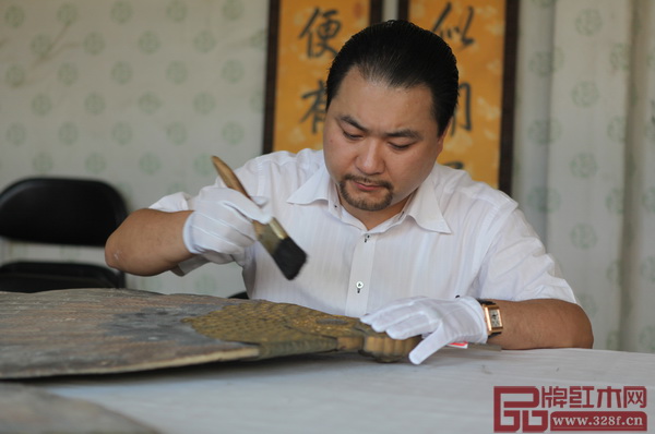 太和木作創(chuàng)始人關(guān)毅修復(fù)故宮文物家具 太和木作創(chuàng)始人關(guān)毅修復(fù)故宮文物家具