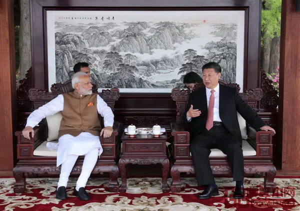 中印兩國領(lǐng)導(dǎo)人會晤時落坐紅木家具 中印兩國領(lǐng)導(dǎo)人會晤時落坐紅木家具