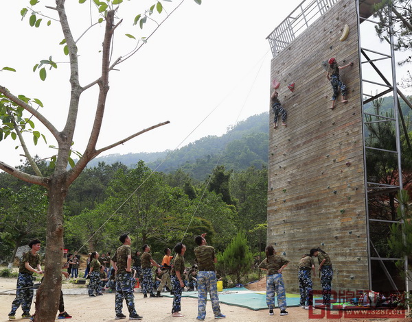  弘木人勇敢挑戰(zhàn)頂峰