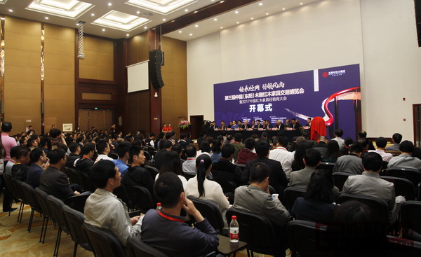 第三屆中國(guó)(東陽(yáng))木雕·紅木家具交易博覽會(huì)加強(qiáng)專業(yè)觀眾和參展商互動(dòng),搭建高效的產(chǎn)銷對(duì)接平臺(tái) 第三屆中國(guó)(東陽(yáng))木雕·紅木家具交易博覽會(huì)加強(qiáng)專業(yè)觀眾和參展商互動(dòng),搭建高效的產(chǎn)銷對(duì)接平臺(tái)