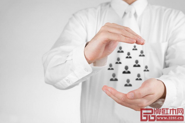 隨著市場競爭的日益加劇,廣大紅木家具企業(yè)應對銷售管理中存在的問題積極調(diào)整、改正,以保持市場競爭力 隨著市場競爭的日益加劇,廣大紅木家具企業(yè)應對銷售管理中存在的問題積極調(diào)整、改正,以保持市場競爭力