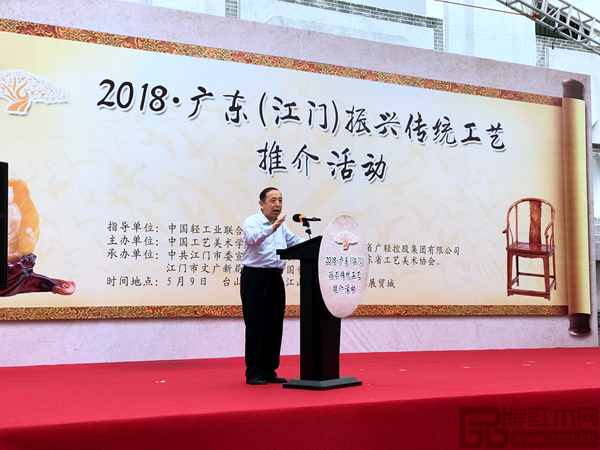 國家人力資源和社會(huì)保障部原黨組副書記、副部長楊志明上臺(tái)致辭