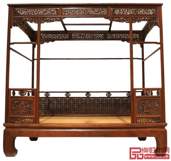 《清早期 黃花梨螭龍壽字紋架子床》(中國(guó)嘉德拍賣公司) 《清早期 黃花梨螭龍壽字紋架子床》(中國(guó)嘉德拍賣公司)